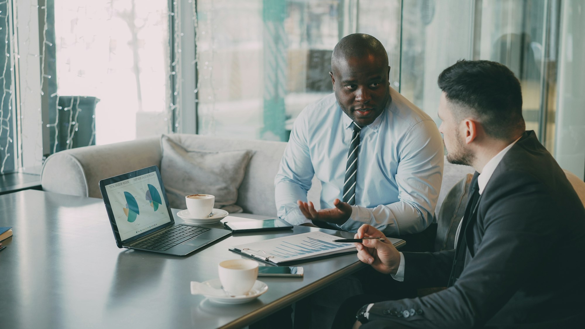 investment-consulting-meeting